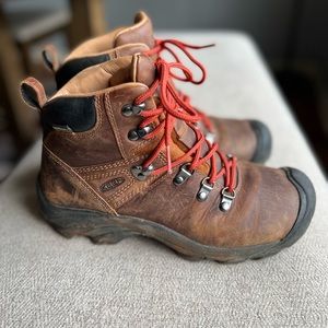Keen Women’s Pyrenees Hiking Boots